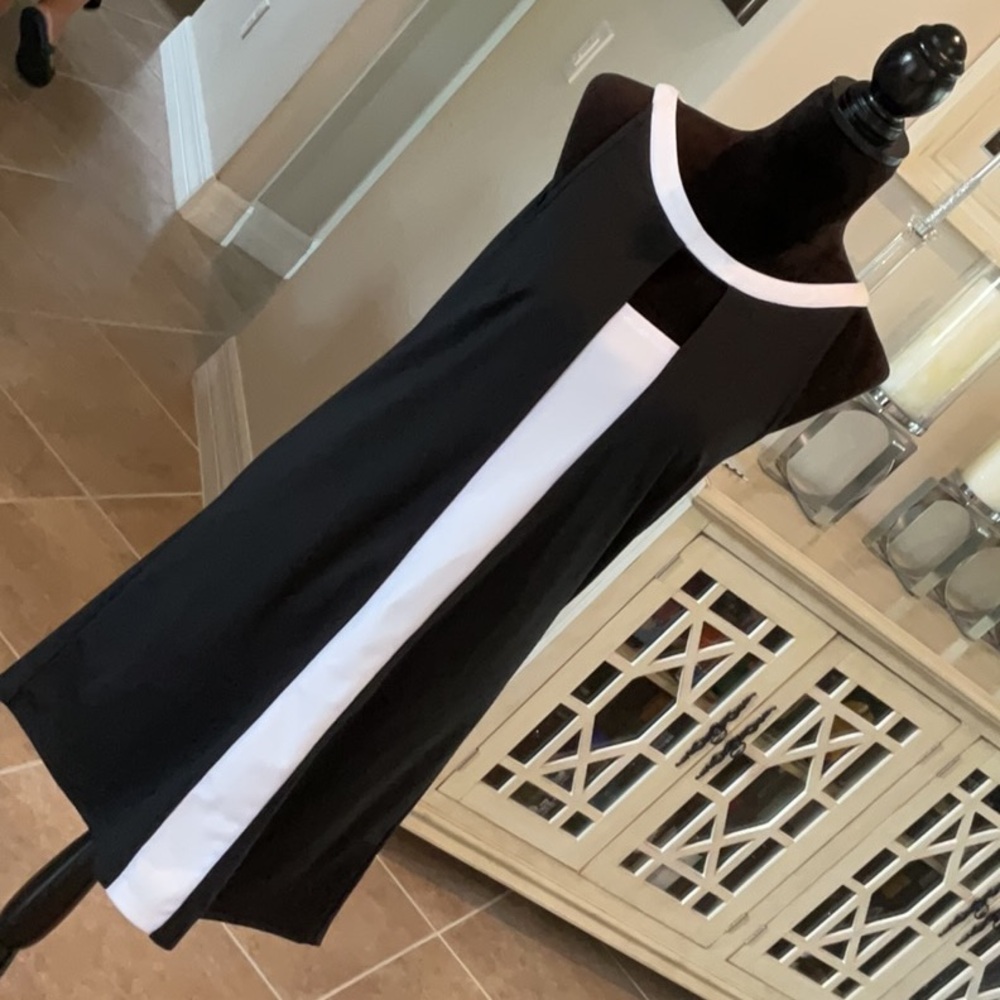 Vera Fishbaugh black/white sleeveless dress with cutout, size M